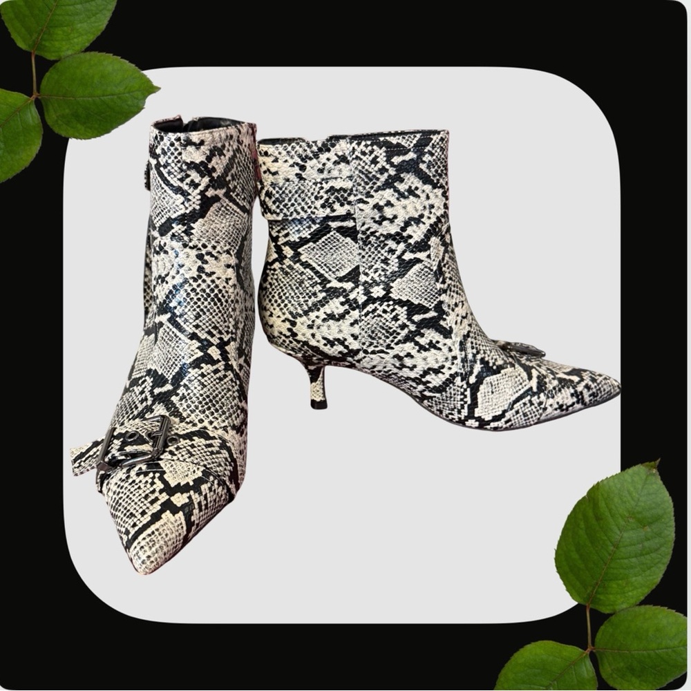 BCBGeneration SIZE 7.5 Black and White Animal Printed Ankle Boots